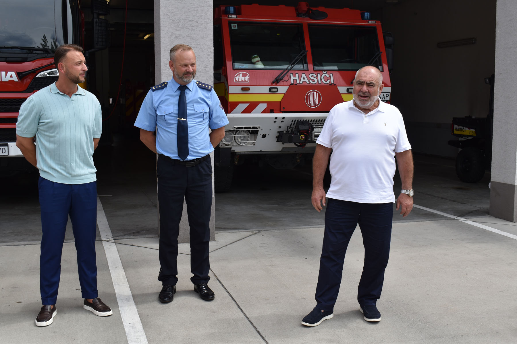 Mgr. Matúš Šutaj Eštok, minister vnútra SR a plk. Ing. Adrian Mifkovič, prezident Hasičského a záchranného zboru SR