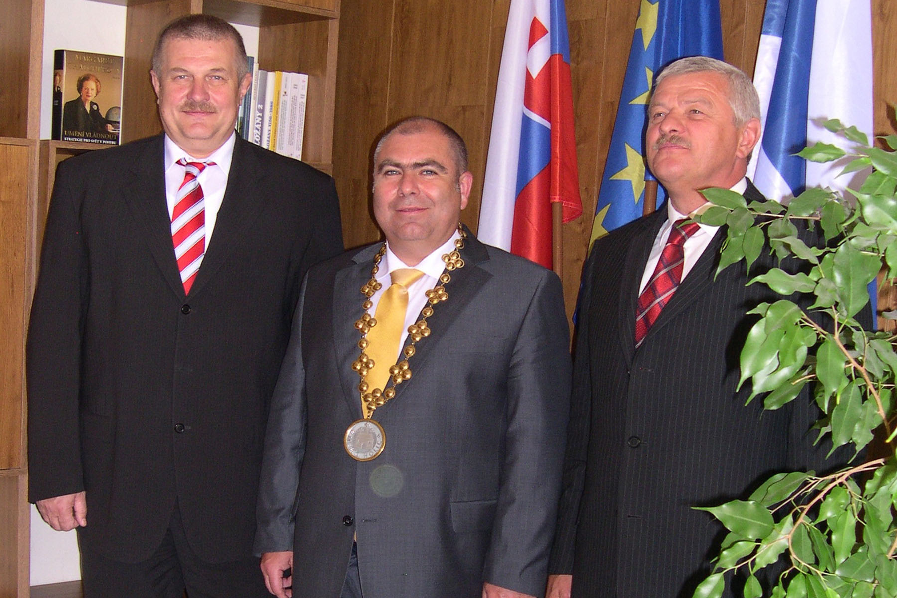 JUDr. Viliam Veteška, podpredseda NR SR a S-HZDS a Ing. Tibor Mikuš, predseda TTSK